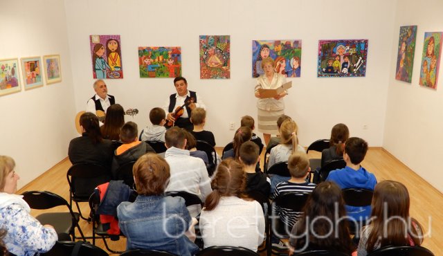 Anya csak egy van - kiállításmegnyitó 09